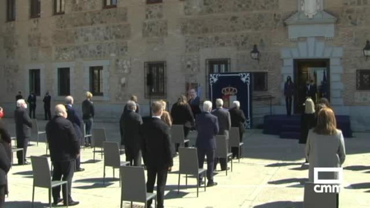 Las Cortes De Castilla La Mancha Despiden A Jes S Fern Ndez Vaquero Con