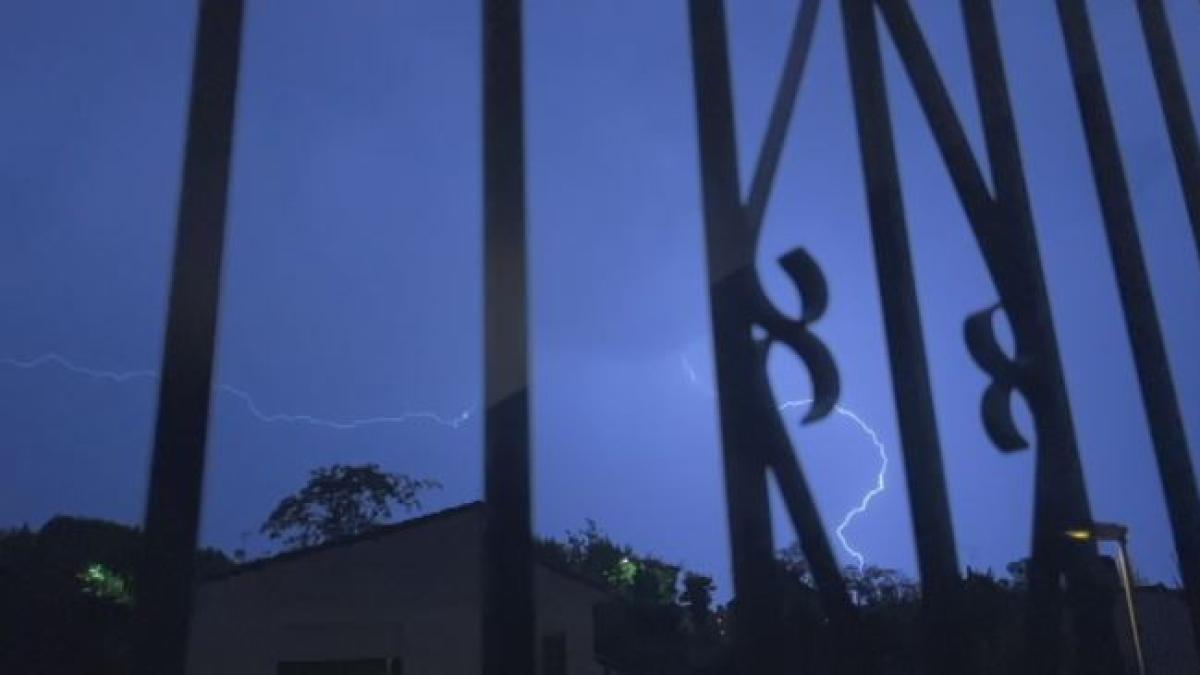 Rayos Truenos Y Centellas En Una Noche Toledana