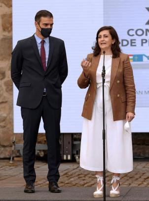Sánchez junto a la jefa del Ejecutivo de la Rioja, Concha Andreu