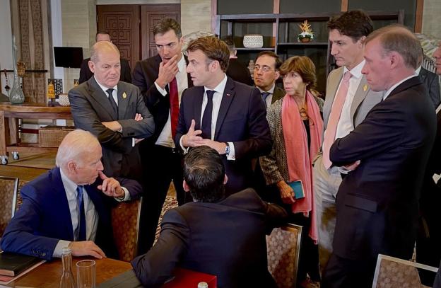 HANDOUT - 16 November 2022, Indonesia, Nusa Dua: (L-R) US President Joe Biden, German Chancellor Olaf Scholz, Prime Minister of Spain Pedro Sanchez, President of France Emmanuel Macron, UK Prime Minister Rishi Sunak, and Prime Minister of Canada Justin Trudeau, meet for consultations following the impact of a missile in Poland, on the sidelines of the G20 summit. Photo: Steffen Hebestre/Bundesregierung/dpa - ATTENTION: Only for editorial use in connection with the current reporting and only with full mention of the above credit
Steffen Hebestre/Bundesregierung / DPA
16/11/2022 ONLY FOR USE IN SPAIN