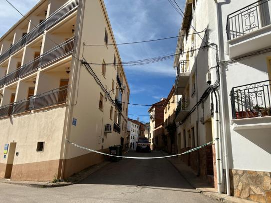 Calle cortada con vecinos desalojadas tras una sobrepresión de gas natural en Cañete (Cuenca)