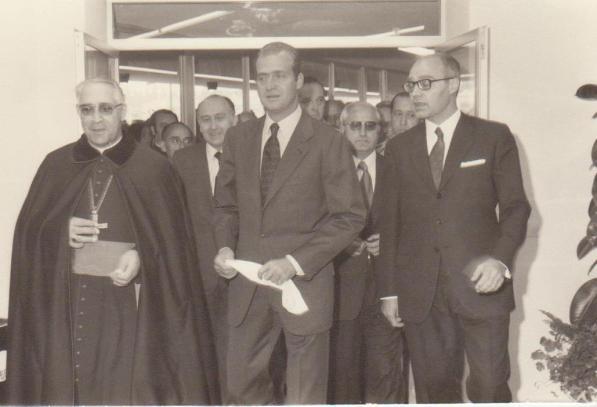 El Rey Emérito junto al Arzobispo de Toledo, Don Marcelo González, durante la inauguración de la Universidad Laboral el 18 de octubre de 1972.