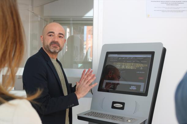 El concejal de Nuevas Tecnologías en el Ayuntamiento de Guadalajara, Israel Marco, ha presentado los nuevos Kioscos Digitales que se instalarán en los centros sociales.
AYUNTAMIENTO
(Foto de ARCHIVO)
30/3/2023