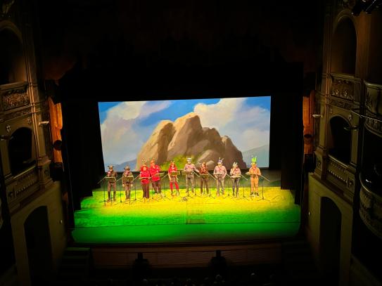 El Teatro Rojas se ha llenado de la magia de la Navidad gracias a la fábula musical "Insectus, una aventura navideña".