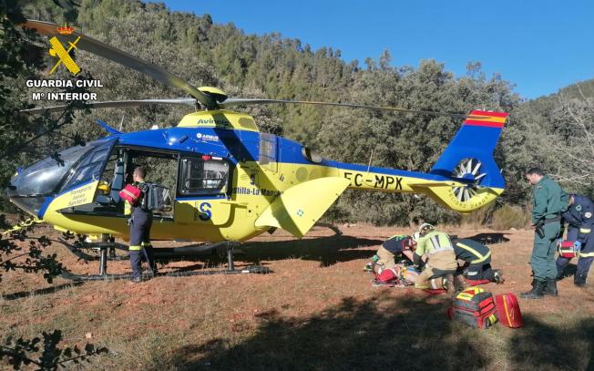 Helicóptero sanitario en el que ha sido trasladado el hombre de 74 años al Hospital General de Albacete.