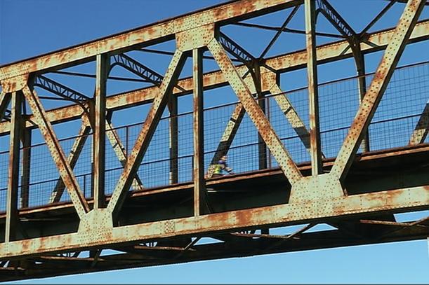 Las obras del Puente de Hierro de Peralvillo duraron 10 meses y se invirtieron en la parte metálica 500 toneladas de hierro.