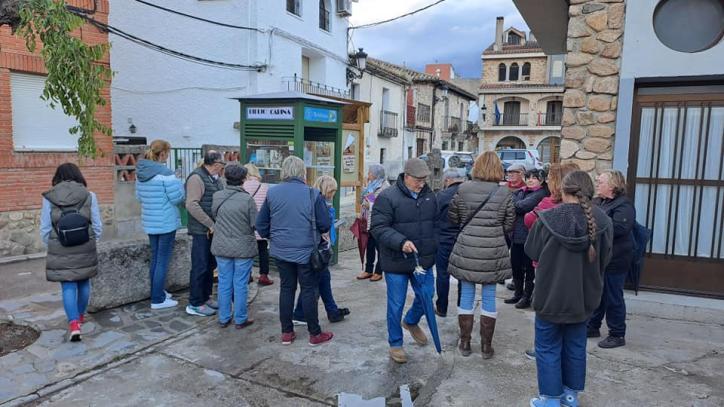 Almendral de la Cañada (Toledo) convierte su antigua cabina telefónica en un intercambiador de libros.