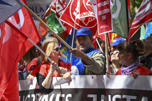 MADRID, 08/05/2024.- Un momento de la concentración que los trabajadores de la Agencia Tributaria llevan a cabo este miércoles ante la sede de la Agencia Estatal de la Administración Tributaria, en Madrid. EFE/ Fernando Villar