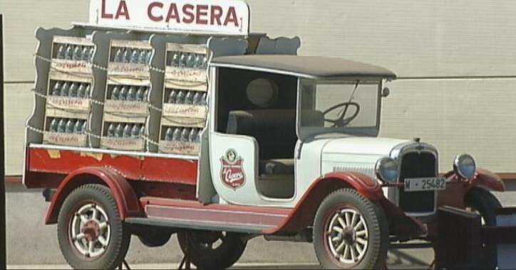 Una camioneta antigua de reparto de La Casera en España