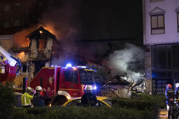 Santander, 26 oct (EFE).- Una explosión de gas ha provocado esta madrugada el derrumbe de un edificio de la calle de La Albericia, en Santander.