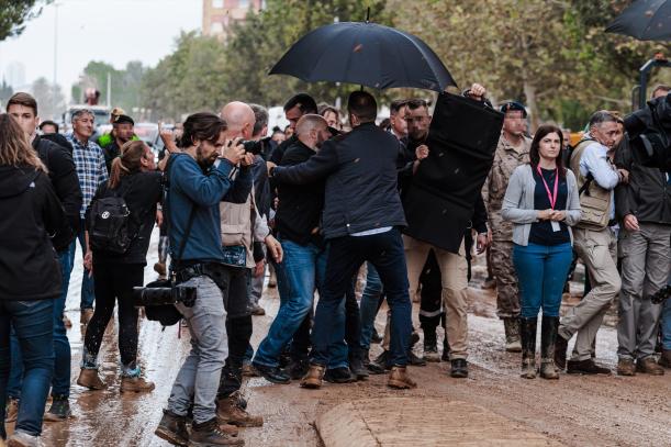 El presidente del Gobierno, Pedro Sánchez, durante su visita a una zona afectada por la DANA.