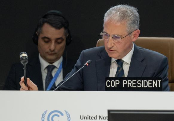 Baku (Azerbaijan), 23/11/2024.- El presidente de la COP29, Mukhtar Babayev, durante una reunión plenaria en la Conferencia de las Naciones Unidas sobre el Cambio Climático COP29