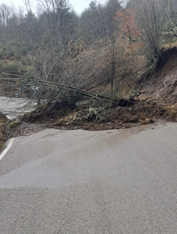 Cortada la carretera GU-211 entre Palancares y Valverde