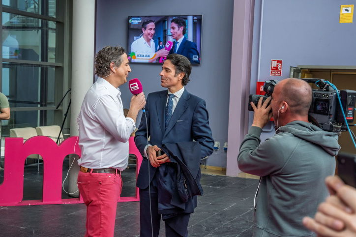 Uceda Leal durante la entrevista para el programa Estando Contigo con Alfonso Hevia