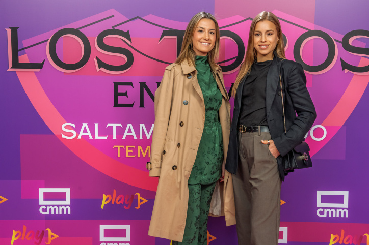 La periodista Marta Manzano junto a la novillera Olga Casado