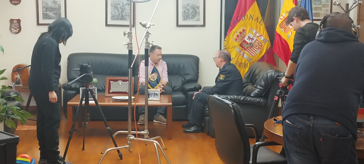 Un momento de la entrevista que Julián Cano realiza al Jefe Superior de Policía Nacional, Javier Pérez Castillo, en Castilla-La Mancha