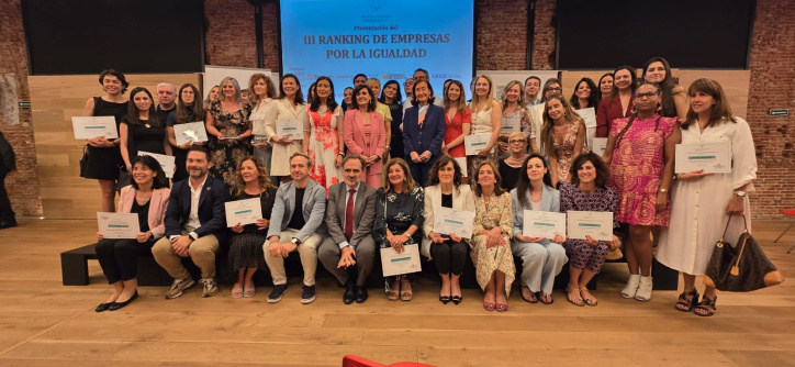Foto de familia de los reconocidos en el "III Ranking de Empresas por la Igualdad" de la Fundación Woman Forward.