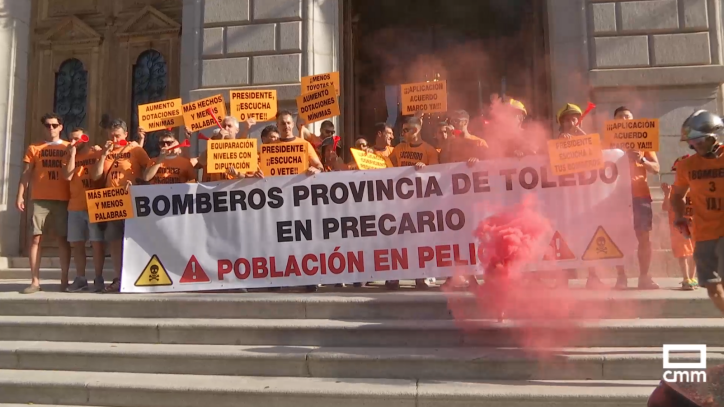 Los Bomberos del Consorcio de Toledo se concentran en la puerta de la Diputación