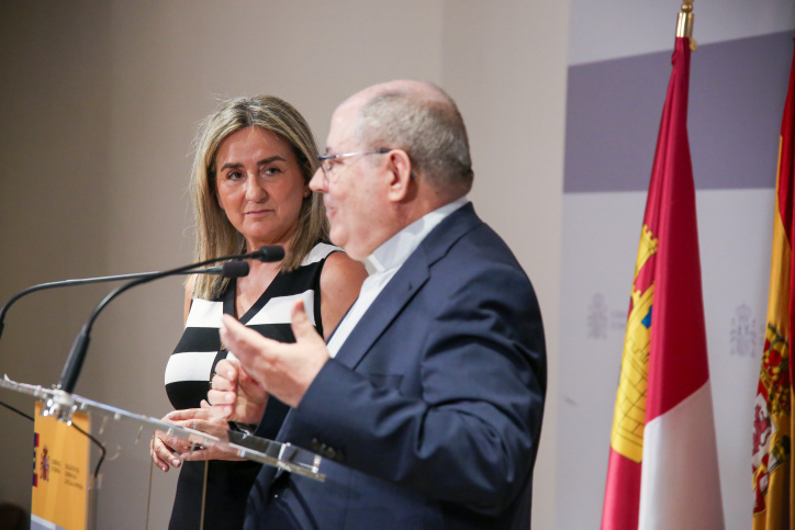 La delegada del Gobierno en Castilla-La Mancha ha ofrecido una rueda de prensa junto al deán de la Catedral, Juan Pedro Sánchez Gamero