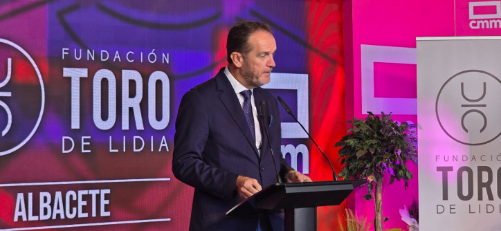 Antonio Martínez Iniesta, coordinador del Capítulo de Albacete de la Fundación Toro de Lidia, durante un momento de su intervención.