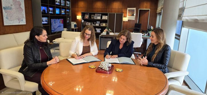Firma del convenio entre CMM y el Instituto de la Mujer de CLM