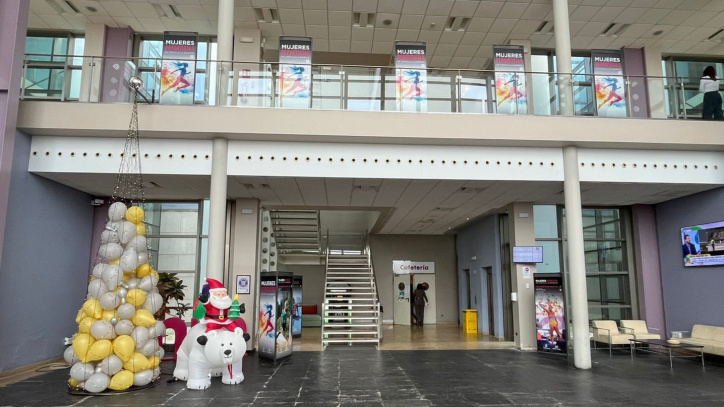 El hall central de CMM ya cuenta con la exposición Mujeres Deportistas de CLM