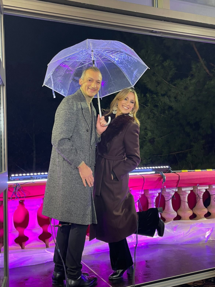 Raquel Martín Menor y Jorge Alonso, presentadores del especial 'Ancha es Castilla-La Mancha', Cabalgata de Reyes