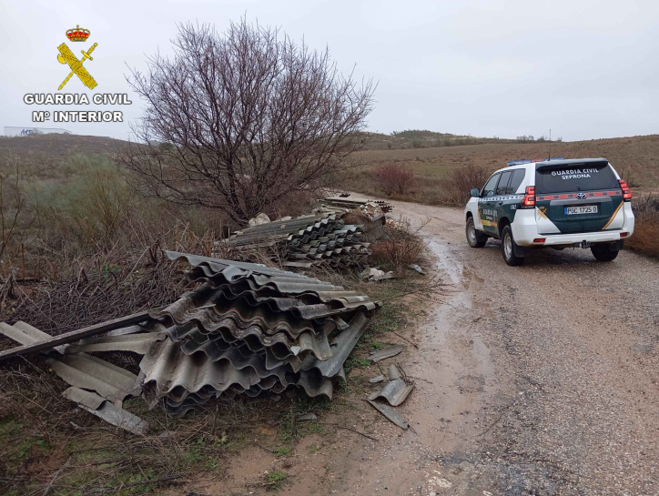 Investigadas dos personas en Guadalajara por tirar amianto en el medio natural