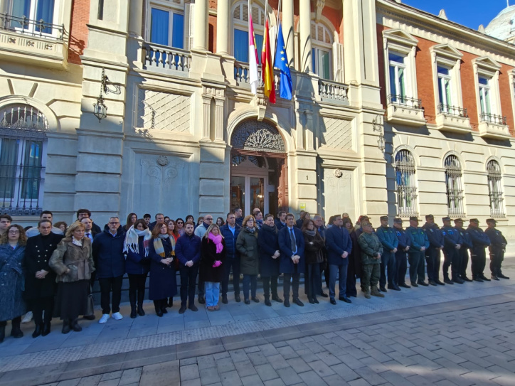 Minuto de silencio en Ciudad Real en solidaridad con las víctimas del accidente de Adamuz (Ciudad Real)