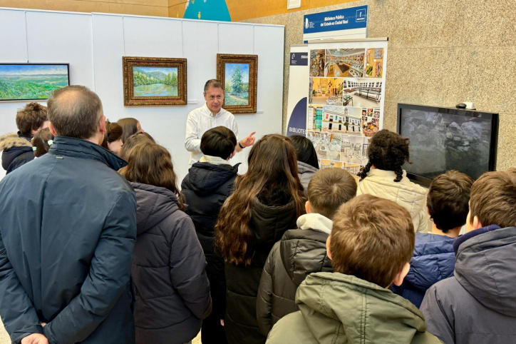 Julián Cano explica a los asistentes cómo se elaboró el capítulo 'Anfibios, esenciales y amenazados'