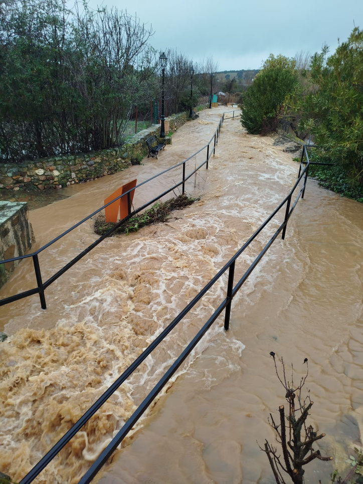 Arroyos desbordados por la lluvia.