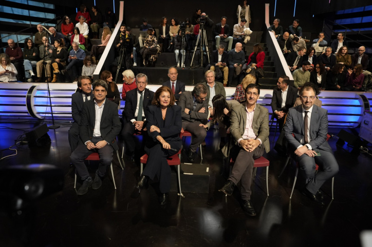 La directora general de CMM, Carmen Amores, y el vicepresidente segundo del Gobierno de Castilla-La Mancha, José Manuel Caballero, en la presentación de los actos del 25 Aniversario CMM