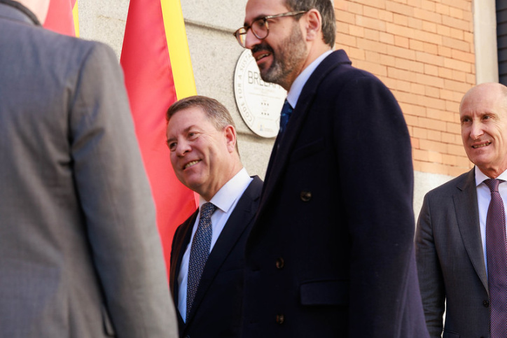 El presidente de Castilla-La Mancha a su llegada al Congreso.