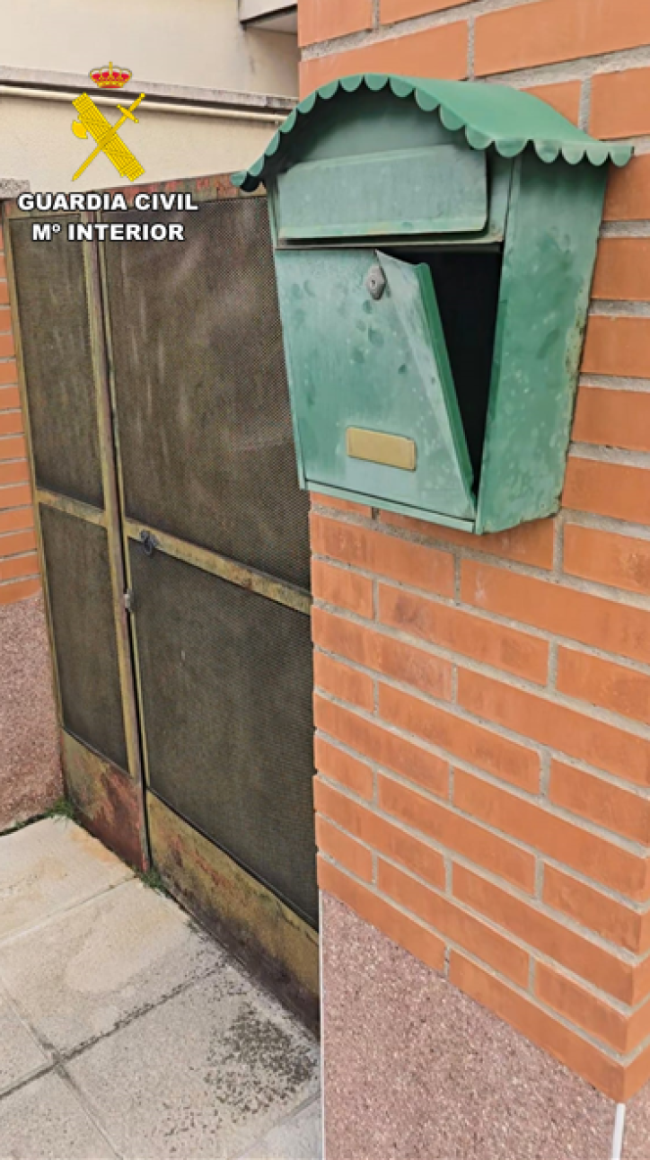 Buzón de correos vandalizado.