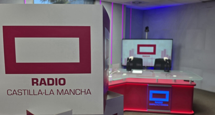 El nuevo logotipo de Radio Castilla-La Mancha ya luce en el estudio 'Juan Ramón Levia'