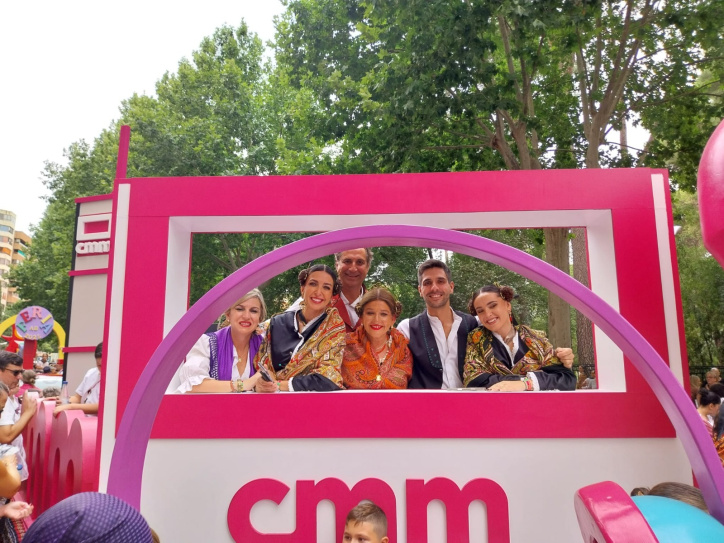Carroza de CMM en la Cabalgata de la Feria de Albacete