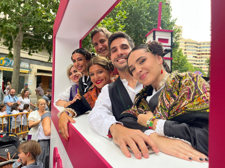 Presentadores de CMM participan en la Cabalgata de la Feria de Albacete