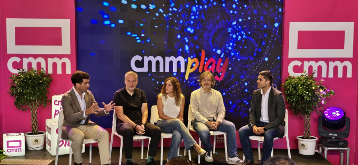 Mesa redonda en la presentación de las novedades de CMMPlay