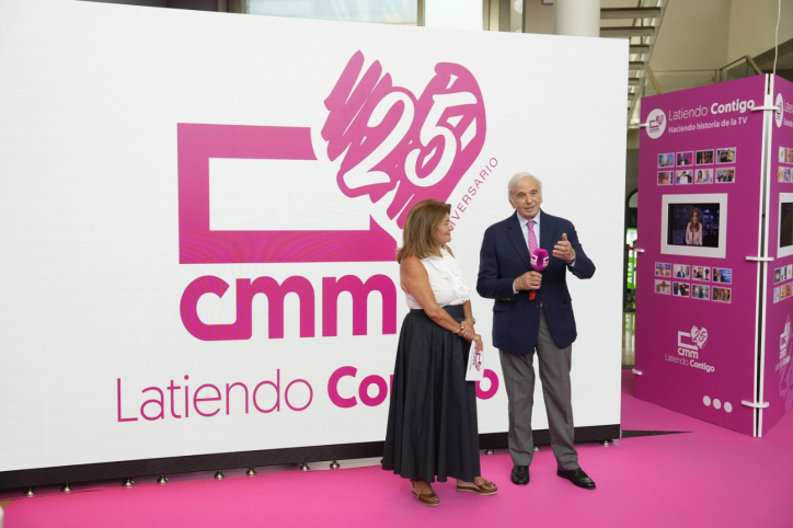 Carmen Amores y Jordi García Candau inauguran la exposición 25 Años Latiendo Contigo