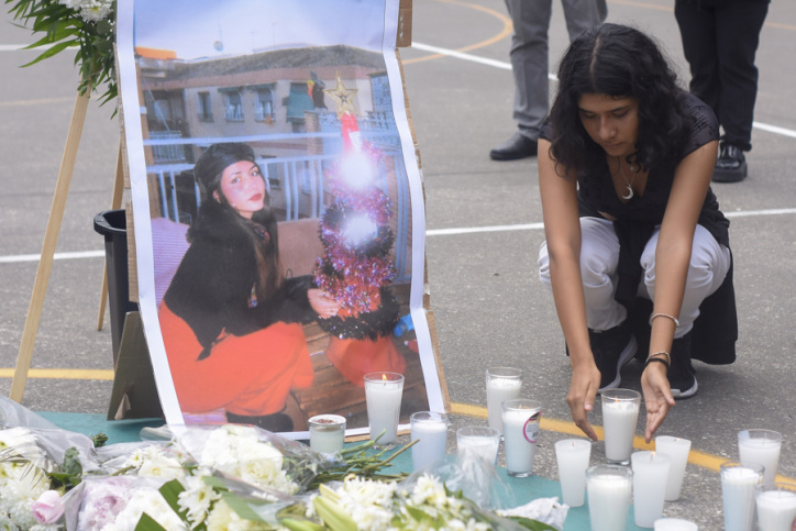 Alumnos del Instituto de Ciencias de la Educación de la Universidad Autónoma del Estado de Morelos en un homenaje póstumo a la joven asesinada.