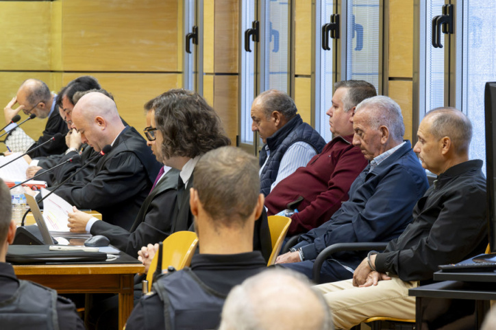 CIUDAD REAL, 05/10/2026.- La sección Segunda de la Audiencia Provincial de Ciudad Real juzga con tribunal popular desde hoy lunes y hasta el día 15, a dos acusados de asesinar y robar con violencia a dos empresarios en 2019 y 2022 en Manzanares (Ciudad Real), para quienes el fiscal pide 46 y 19 años de prisión, respectivamente. EFE/Jesús Monroy/POOL