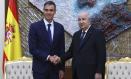 ARGEL, 20/07/2026.- El presidente del Gobierno, Pedro Sánchez (izda), y el presidente de la República Argelina Democrática y Popular, Abdelmadjid Tebboune, han acordado impulsar una nueva etapa en las relaciones entre España y Argelia, basada en el refuerzo del diálogo político, el fortalecimiento del partenariado económico y una mayor cooperación en el ámbito regional e internacional. EFE/Pool Moncloa / Fernando Calvo CRÉDITO OBLIGATORIO? SOLO USO PERMITIDO PARA ILUSTRAR LA NOTICIA QUE APARECE EN EL PIE DE FOTO? SÓLO USO EDITORIAL