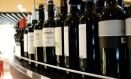 Botellas de vino tinto en el stand de la sección de vinos de un supermercado.
29 julio 2019, vino, botella, supermercardo, alcohol, tinto. 
Jesús Hellín / Europa Press
(Foto de ARCHIVO)
29/7/2019