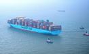 03 February 2022, Lower Saxony, Wangerooge: Tugs sail past the "Mumbai Maersk" container ship in the North Sea. The 400-metre-long ship has run aground off the coast of Germany, the nation's Central Command for Maritime Emergencies said on Thursday. Photo: Sina Schuldt/dpa
(Foto de ARCHIVO)
03/2/2022 ONLY FOR USE IN SPAIN