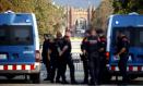 Agentes de los Mossos d' Esquadra y varias personas en las inmediaciones del Parlament de Cataluña, en el parque de la Ciutadella, en el Parlament, a 8 de agosto de 2024, en Barcelona, Catalunya (España). Un dispositivo policial blinda el Parlament de Catalunya por la previsible asistencia de Carles Puigdemont al pleno de investidura del nuevo presidente de la Generalitat de Catalunya. En las elecciones catalanas, el PSC obtuvo 42 escaños mientras que los republicanos lograron 20 y 6 los comuns, que suman los 68 diputados que el líder socialista necesita para ser investido. Antes del pleno, el expresidente de la Generalitat, Carles Puigdmont tiene previsto participar en un acto de bienvenida organizado por entidades independentistas en el paseo Lluís Companys, donde puede ser detenido en cualquier momento tras su llegada a España, casi 7 años después de instalarse en Bélgica por las consecuencias judiciales del 'procés', y con una orden de detención.
08 AGOSTO 2024;BARCELONA;PUIGDEMONTT;VUELTA
Kike Rincón / Europa Press
08/8/2024