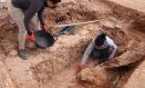 Las labores de exhumación en fosas del cementerio de Manzanares terminarán en un mes.