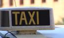 Imagen de un taxi en la parada de la estación de autobuses en Toledo