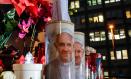 ROME (Italy), 21/02/2025.- Candles with the pictures of Pope Francis and flowers lay at the foot of a statue of Pope St. John Paul II outside Gemelli University Hospital, where Pope Francis is hospitalized for bronchitis treatment, in Rome, Italy, 21 February 2025. Pope Francis was hospitalized on 14 February due to a respiratory tract infection. (Papa, Italia, Roma) EFE/EPA/GIUSEPPE LAMI