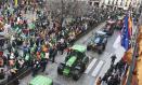 TOLEDO, 29/01/2026.-Una tractorada y cientos de agricultores han tomado este jueves las calles de Toledo para exigir "no más mentiras" con la Política Agraria Común (PAC), el acuerdo de la Unión Europea (UE) con Mercosur, y otras reivindicaciones del campo como soluciones a las plagas de los conejos. Según las organizaciones agrarias convocantes de esta manifestación, la Asociación Agraria de Jóvenes Agricultores (Asaja) y la Unión de Pequeños Agricultores (UPA) de Castilla-La Mancha, han sido 3.100 los agricultores que se han echado a la calle para exigir soluciones a la situación actual del sector acompañados de 110 tractores que han protagonizado la movilización que ha partido del entorno de la plaza de toros de Toledo a las 11:45 horas. EFE/ Ismael Herrero