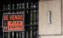 (Foto de ARCHIVO)
Vista de un cartel de 'Se vende' en un portal de un edificio, a 8 de abril de 2024, en Madrid (España). El precio de la vivienda usada en España ha subido un 1,8% durante el primer trimestre del año y ha repuntado un 7% respecto al mismo periodo del ejercicio anterior, situando el precio del metro cuadrado en 2.079 euros. San Sebastián y Madrid alcanzaron precios máximos en marzo, esta última ha tenido un aumento del 5,3% en el último trimestre.

Eduardo Parra / Europa Press
08 ABRIL 2024;MADRID;PRECIO VIVIENDA;ESPAÑA;PRIMER TRIMESTRE;PIXELADA
08/4/2024